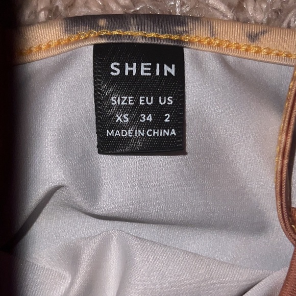 Colorful fitted dress. Adjustable lengths. - Picture 3 of 4